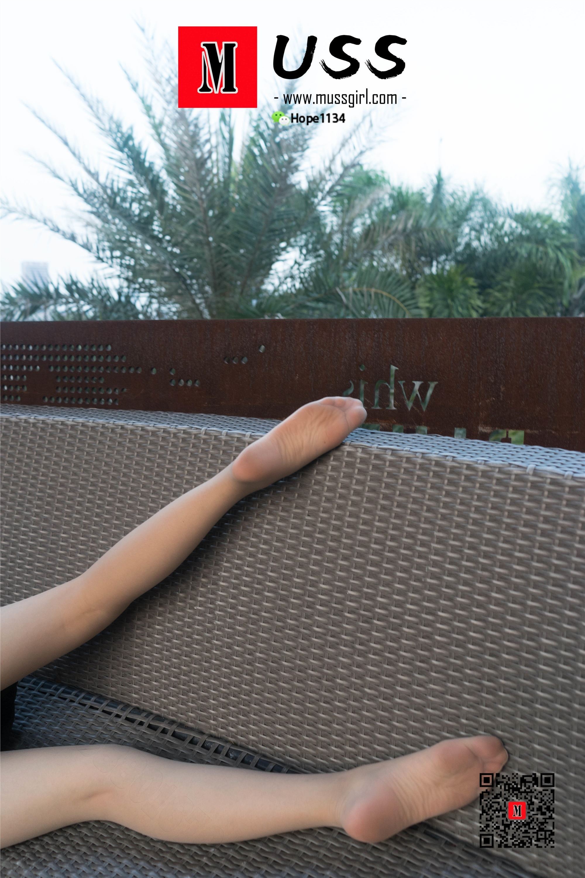 MussGirl慕丝女郎  NO.128 第一次约拍穿丝袜小姐姐